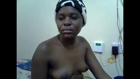 Snapshot of creamyypussyy chatting on 10.03.25 creamyypussyy online show from 10.03.25