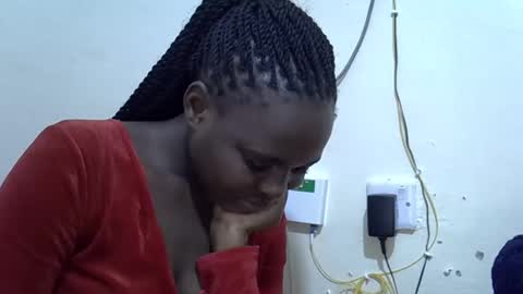 Snapshot of creamyypussyy chatting on 10.14.25 creamyypussyy online show from 10.14.25