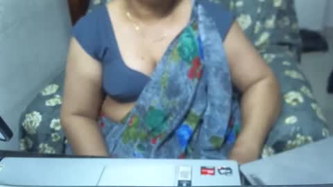 Snapshot of crezybhabihot chatting on 01.14.25 Sonika69 online show from 01.14.25