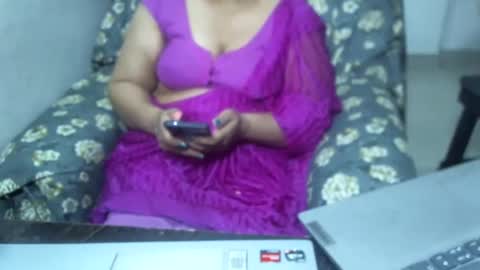 Snapshot of crezybhabihot chatting on 01.30.25 Sonika69 online show from 01.30.25