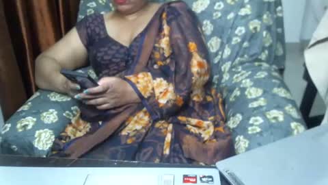 Snapshot of crezybhabihot chatting on 02.02.25 Sonika69 online show from 02.02.25