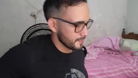 Snapshot of cris_simons chatting on 02.14.25 cris_simons online show from 02.14.25