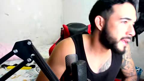 Snapshot of cris_simons chatting on 11.02.25 cris_simons online show from 11.02.25