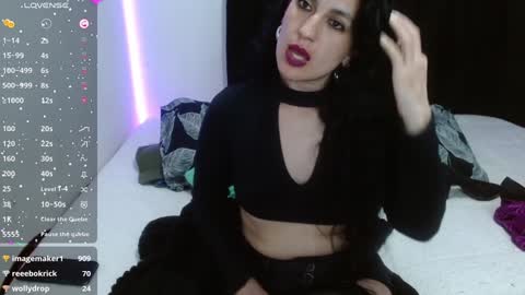 Snapshot of cristina_connor chatting on 12.30.24 Cristina online show from 12.30.24