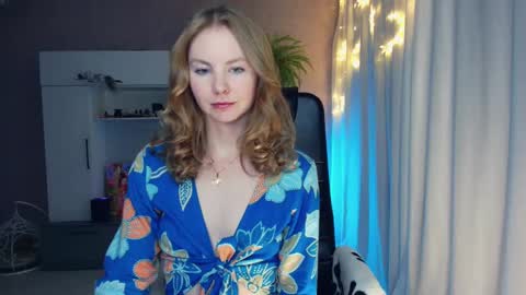 Snapshot of cuddle_kitten chatting on 12.18.24 Alexia online show from 12.18.24