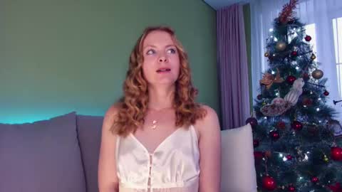 Snapshot of cuddle_kitten chatting on 12.28.24 Alexia online show from 12.28.24