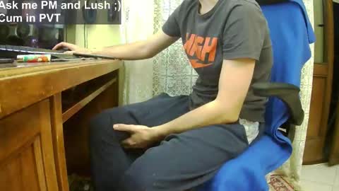 Snapshot of culonudo23 chatting on 10.31.25 Leo online show from 10.31.25