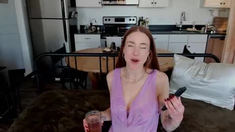 Snapshot of cum_with_quinn chatting on 10.11.25 Quinn online show from 10.11.25