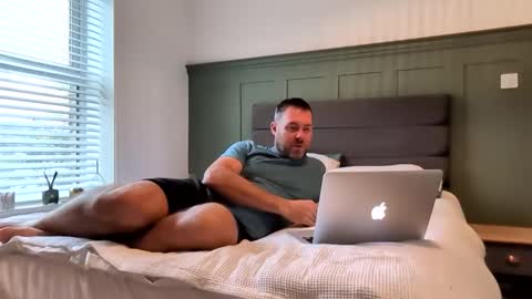 Snapshot of cupcakecreampie chatting on 10.14.25 Adam online show from 10.14.25