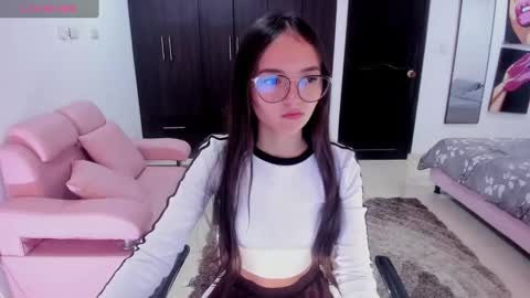 Snapshot of cute_fox_1 chatting on 09.15.25 Bella Fox online show from 09.15.25