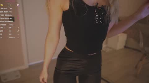 Snapshot of cute_pie_an chatting on 03.10.25 AN online show from 03.10.25