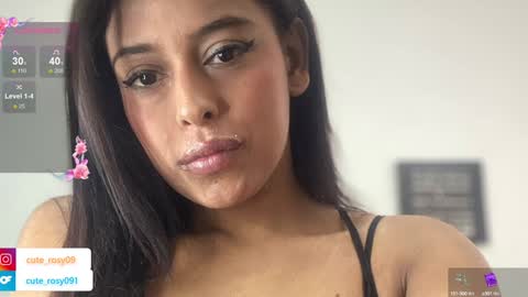 Snapshot of cute_rosy chatting on 12.17.24 rosy online show from 12.17.24