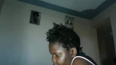 Snapshot of cute_roxie chatting on 11.03.25 cute_roxie online show from 11.03.25