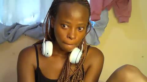 Snapshot of cute_sonny chatting on 11.14.25 cute_sonny online show from 11.14.25