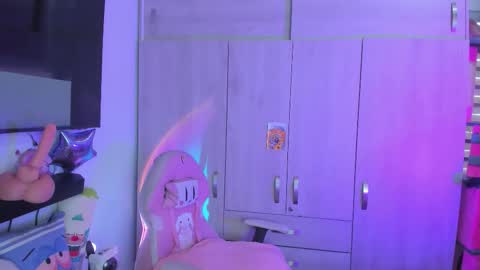 Snapshot of cute_sweetmontt chatting on 09.27.25 katalinda montt online show from 09.27.25