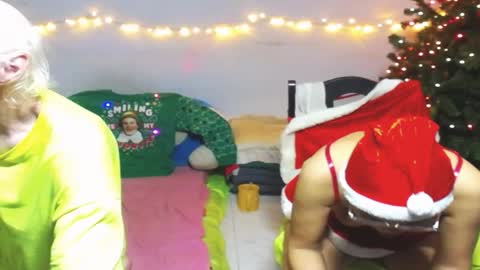 Snapshot of cuteandsexyone chatting on 12.24.24 CuteAndSexyOne Na and Brian online show from 12.24.24