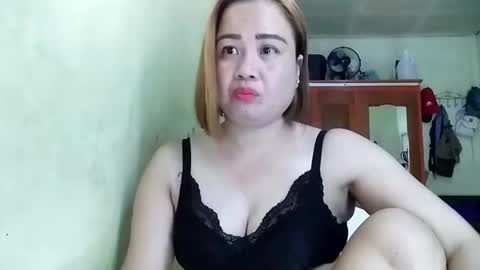 Snapshot of cutechey06 chatting on 12.03.24 Sky online show from 12.03.24