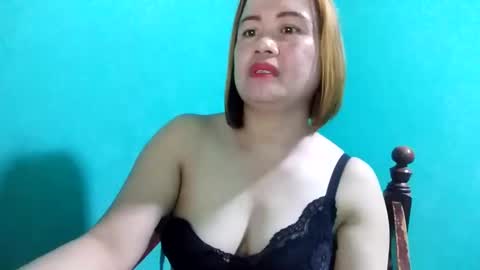 Snapshot of cutechey06 chatting on 12.27.24 Sky online show from 12.27.24