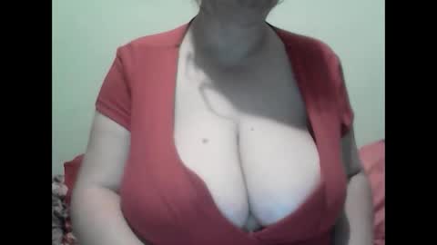 Snapshot of cutejessytom chatting on 12.13.24 Jessy online show from 12.13.24