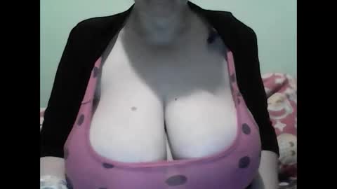 Snapshot of cutejessytom chatting on 01.07.25 Jessy online show from 01.07.25