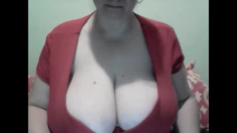 Snapshot of cutejessytom chatting on 01.15.25 Jessy online show from 01.15.25