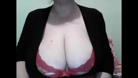 Snapshot of cutejessytom chatting on 01.19.25 Jessy online show from 01.19.25