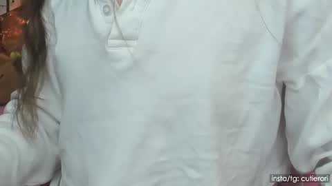 Snapshot of cutierori chatting on 12.16.24 Rori  Instagram cutierori  online show from 12.16.24