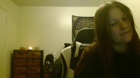 Snapshot of d_a_i_s_y chatting on 12.10.24 Daisy online show from 12.10.24