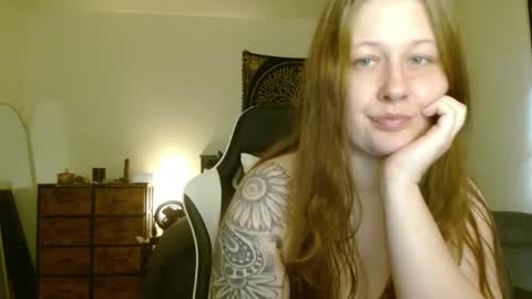 Snapshot of d_a_i_s_y chatting on 02.26.25 Daisy online show from 02.26.25