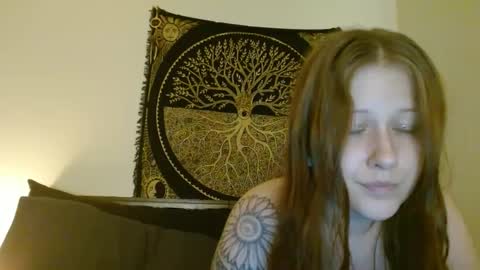 Snapshot of d_a_i_s_y chatting on 03.05.25 Daisy online show from 03.05.25