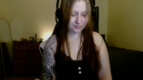 Snapshot of d_a_i_s_y chatting on 03.12.25 Daisy online show from 03.12.25