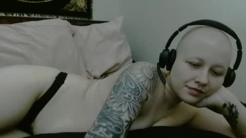 Snapshot of d_a_i_s_y chatting on 09.23.25 Daisy online show from 09.23.25