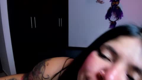 Snapshot of daahanna_ chatting on 12.22.24 Ailyn  online show from 12.22.24