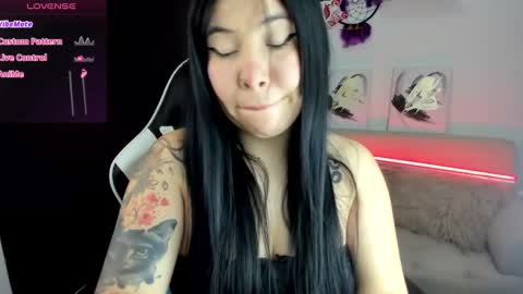 Snapshot of daahanna_ chatting on 10.11.25 Ailyn  online show from 10.11.25