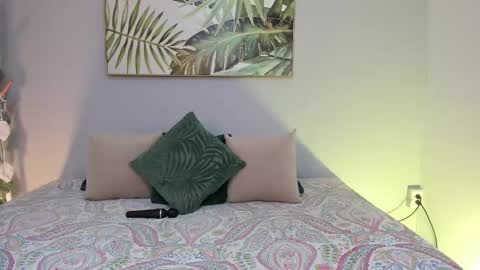 Snapshot of daaphne__ chatting on 10.02.25 Daphne online show from 10.02.25
