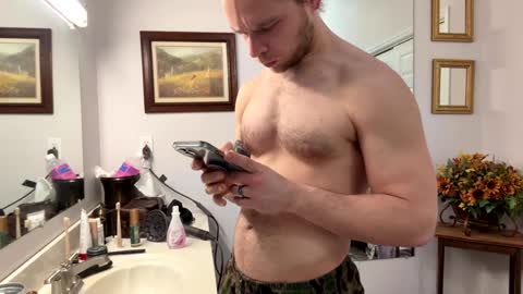 Snapshot of daddydaydrinkz chatting on 12.25.24 DaddydayDrinkz online show from 12.25.24