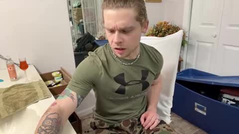 Snapshot of daddydaydrinkz chatting on 02.16.25 DaddydayDrinkz online show from 02.16.25