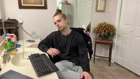 Snapshot of daddydaydrinkz chatting on 02.17.25 DaddydayDrinkz online show from 02.17.25