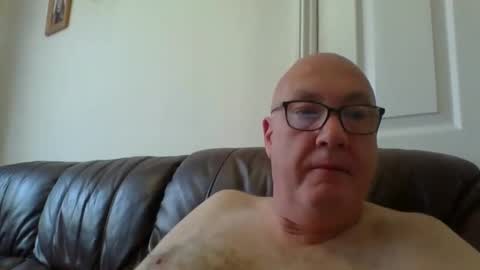 Snapshot of daddyhere4uall6 chatting on 10.18.25 daddyhere4uall6 online show from 10.18.25