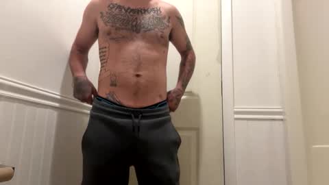 Snapshot of daddyjay9969 chatting on 10.30.25 daddyjay9969 online show from 10.30.25