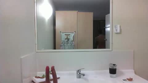 Snapshot of daddys_secret_doll chatting on 11.11.25 daddys_secret_doll online show from 11.11.25