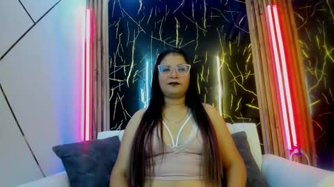 dahlia_vera23_aws online show from 10.05.25