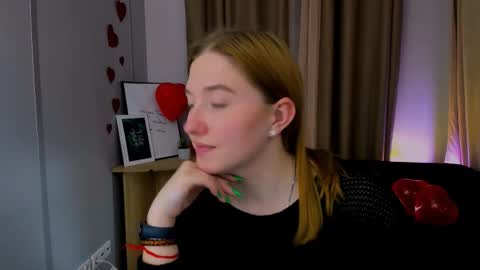 Snapshot of daisy_candy chatting on 02.26.25 Little Di online show from 02.26.25