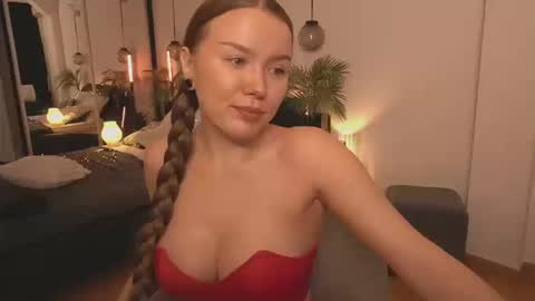 Snapshot of daisy_stacey chatting on 09.20.25 Stacey online show from 09.20.25