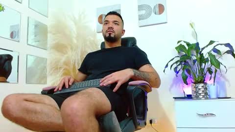 Snapshot of damian_ferrer01 chatting on 10.17.25 damian_ferrer01 online show from 10.17.25