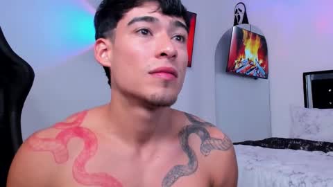 Snapshot of damian_fit chatting on 10.25.25 Damian online show from 10.25.25