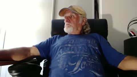 Snapshot of damn_yankee_ca chatting on 09.24.25 damn_yankee_ca online show from 09.24.25