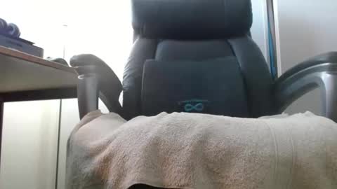 Snapshot of damn_yankee_ca chatting on 10.27.25 damn_yankee_ca online show from 10.27.25