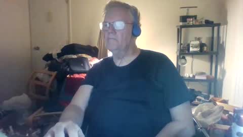 Snapshot of dangerslut7 chatting on 10.11.25 dangerslut7 online show from 10.11.25