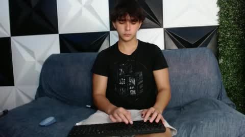 Snapshot of dani_cumboy chatting on 12.12.24 dani_cumboy online show from 12.12.24